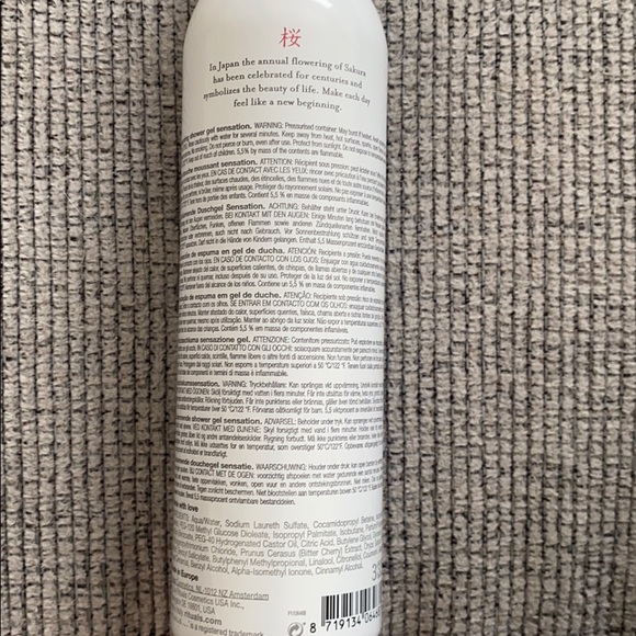 The Ritual of Sakura Foaming Shower Gel - Picture 2 of 2